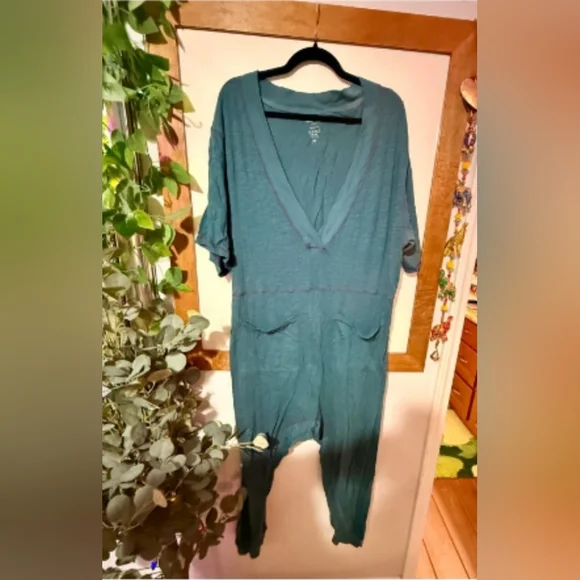 NATURAL LIFE Teal Short-Sleeve V-Neck Relaxed Jumpsuit - Picture 5 of 9